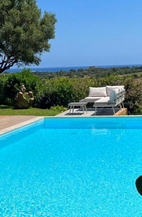Villa con piscina e vista mare Tanaunella